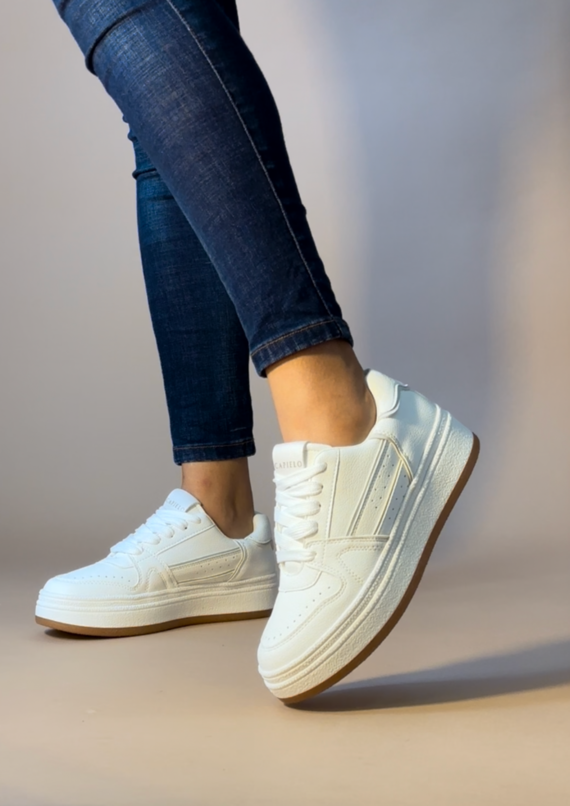 TENIS DAMA BÁSICO COLOR BLANCO Y GRIS