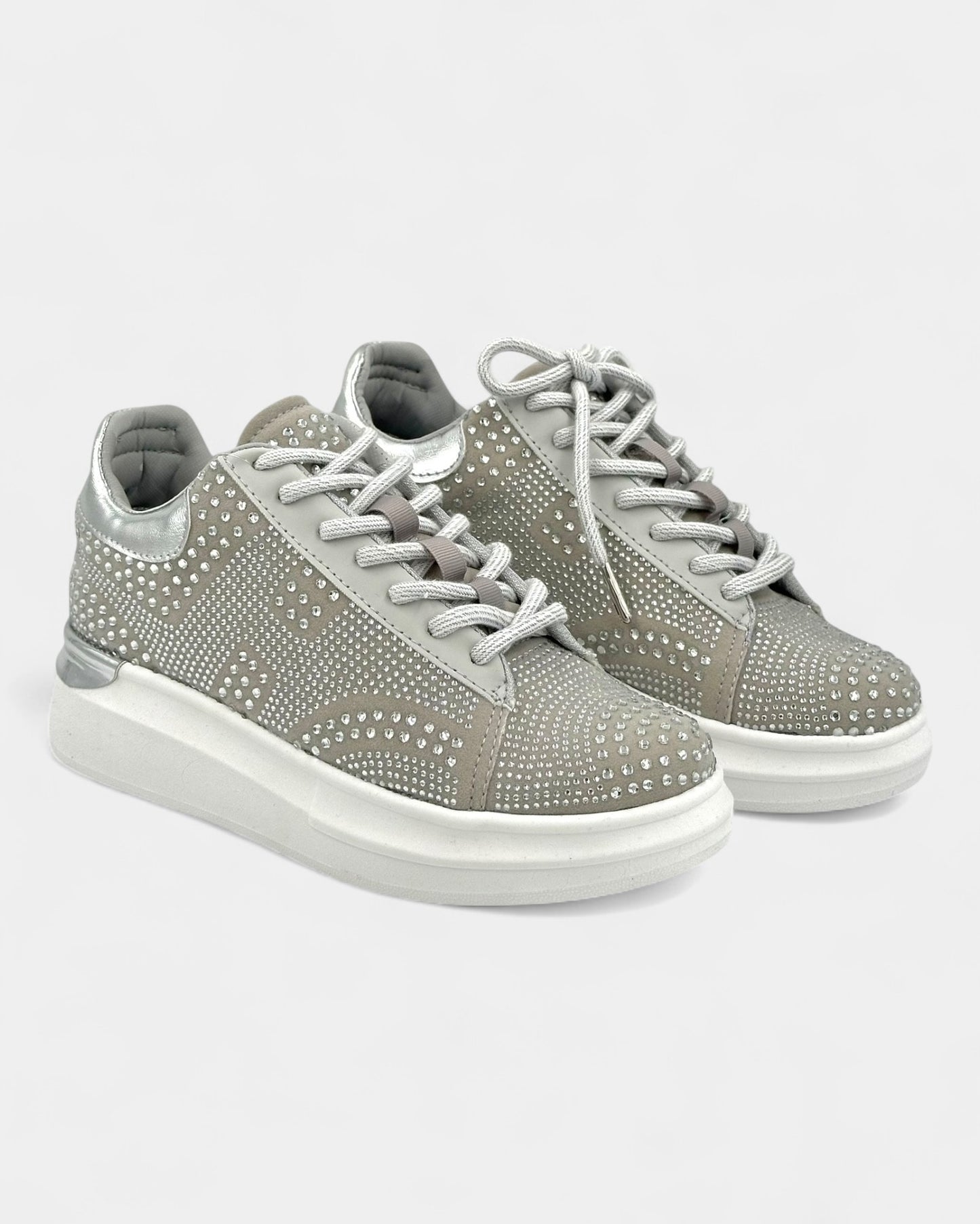 DEPORTIVO SUELA ALTA CON PEDRERÍA COLOR GRIS