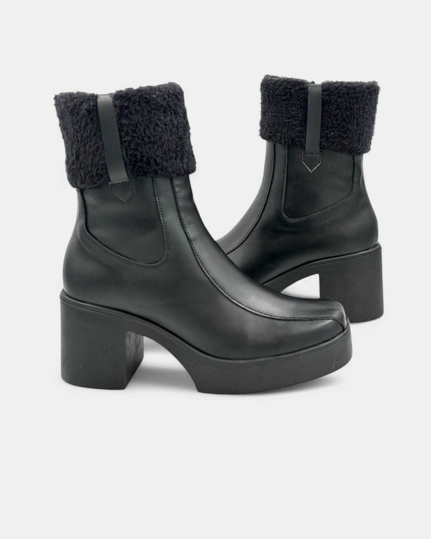 BOTA DAMA DE TACÓN COLOR NEGRO CON AFELPADO